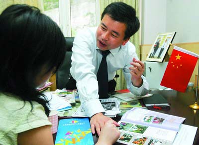上正课玩泥人 特殊教育让孩子走出国门(图)