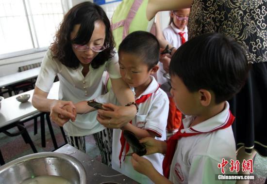 教育部谈留守儿童:追究监护人不履行责任的失职行为
