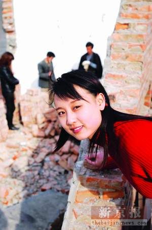 漂亮女生不甘心做警花坚强自学成材(组图)