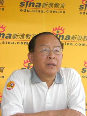自考辅导名师韩旺辰新浪谈复习:要以教材为主